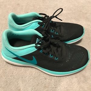 Nike Tennis Shoes size 6.5